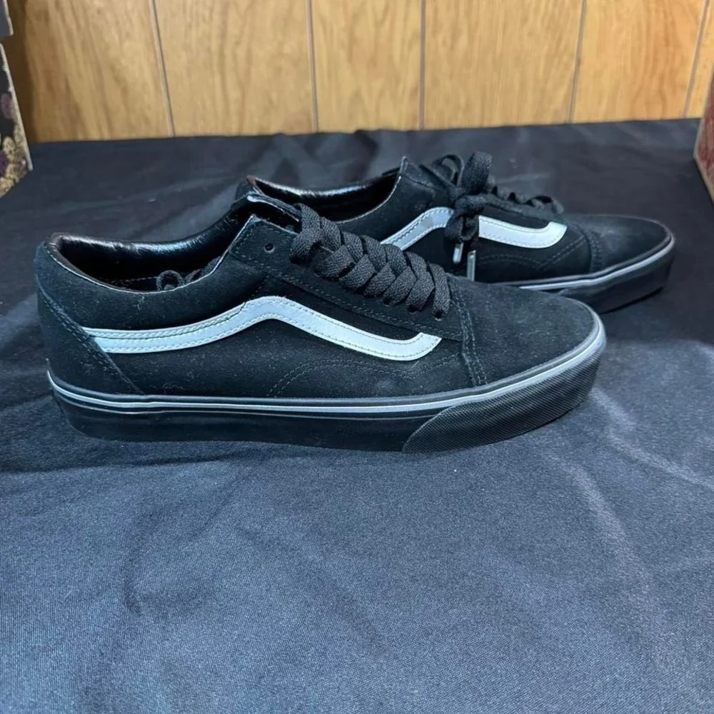 Black Vans Old Skool trainers with silver metalic stripe Size 10 Womens